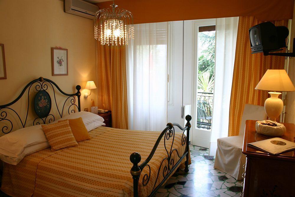 La Riserva Di Castel D'Appio- Charme & Relax Ventimiglia Exterior photo